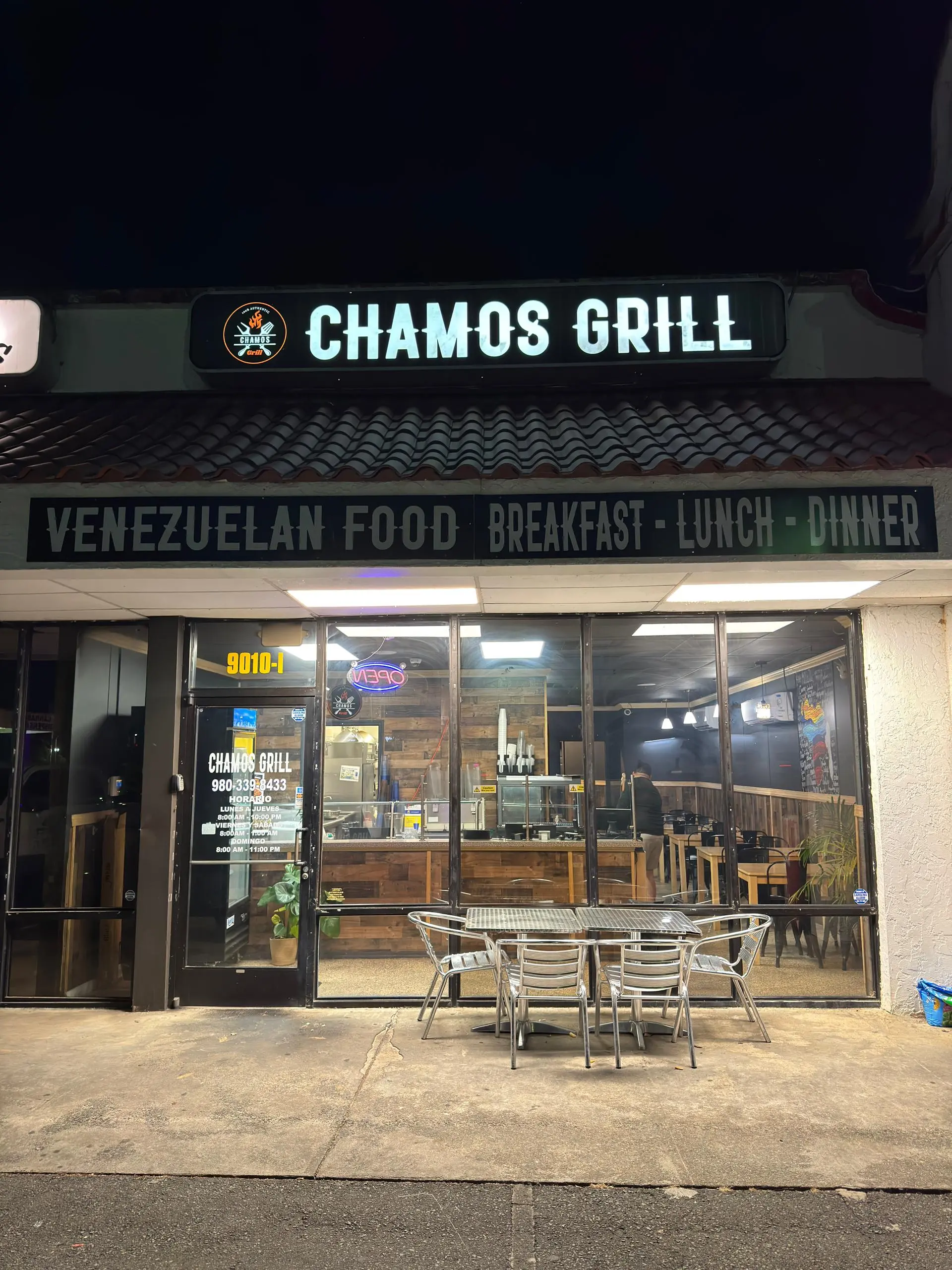 Fachada Chamos Grill Monroe Rd